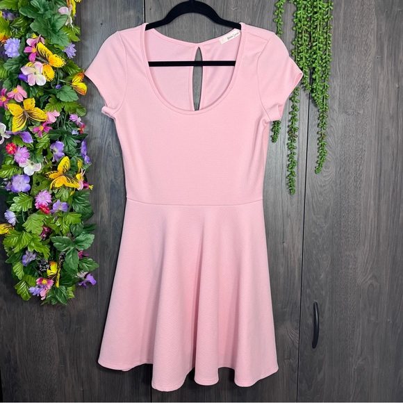 {💙2/$40💙Banana Lemon Pink Short Sleeve Fit & Flare Mini Dress Size M - Picture 1 of 15